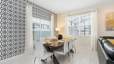 Luxury Condominium House - Great Location Close to the Parks