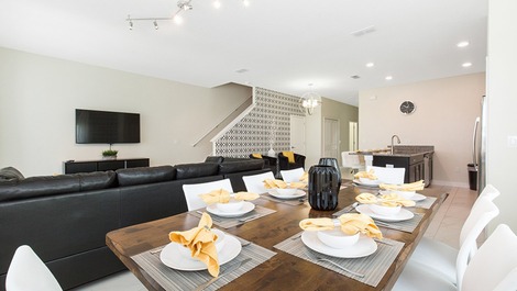 Luxury Condominium House - Great Location Close to the Parks