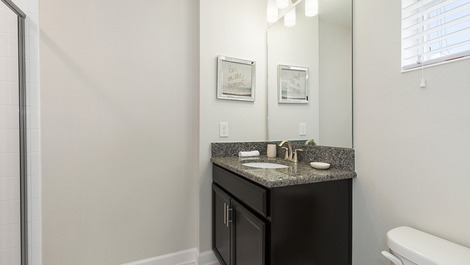 Luxury Condominium House - Great Location Close to the Parks