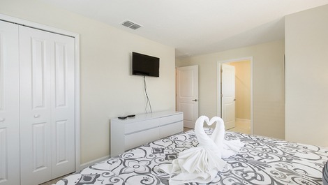 Luxury Condominium House - Great Location Close to the Parks