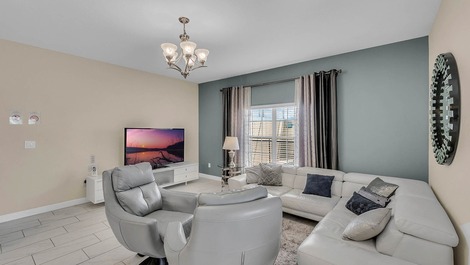 Casa com Localização Privilegiada em Condomínio Próximo a Disney