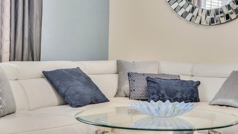 Casa com Localização Privilegiada em Condomínio Próximo a Disney