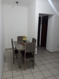 Apartamento com ótima localização no Canto do Forte