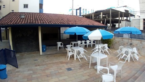 ÁREA DE LAZER JUNTO A PISCINA