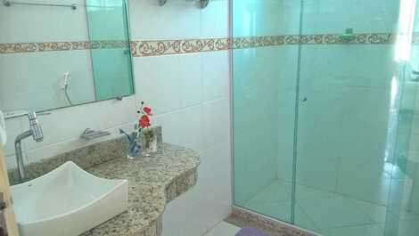 Casa con 03 habitaciones con aire acondicionado, cerca del ferry en el centro de Porto Seguro.