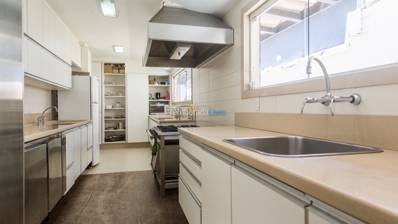 Casa para aluguel de temporada em Armação dos Búzios (Praia da Baía Formosa)