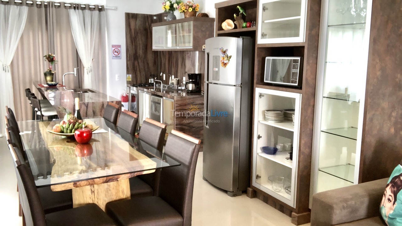 Apartamento para alquiler de vacaciones em Governador Celso Ramos (Praia de Palmas)