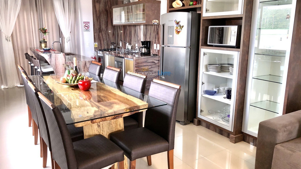 Apartamento para alquiler de vacaciones em Governador Celso Ramos (Praia de Palmas)