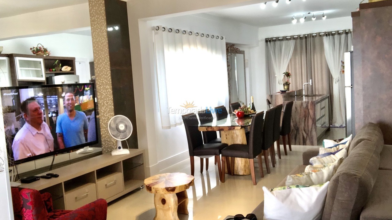 Apartamento para alquiler de vacaciones em Governador Celso Ramos (Praia de Palmas)