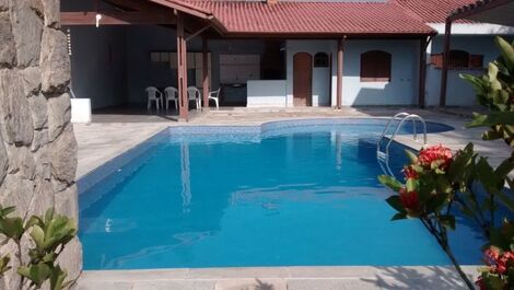 Casa azul, adosado con piscina, 3 dormitorios, a 50 metros de la playa.