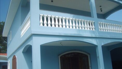 Casa azul, adosado con piscina, 3 dormitorios, a 50 metros de la playa.