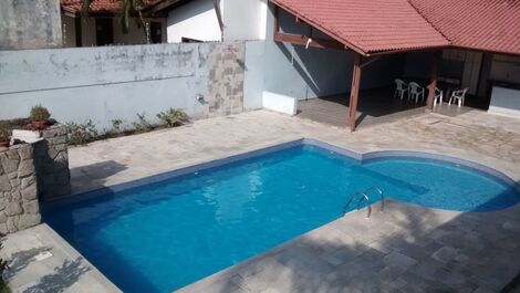 Casa azul, adosado con piscina, 3 dormitorios, a 50 metros de la playa.