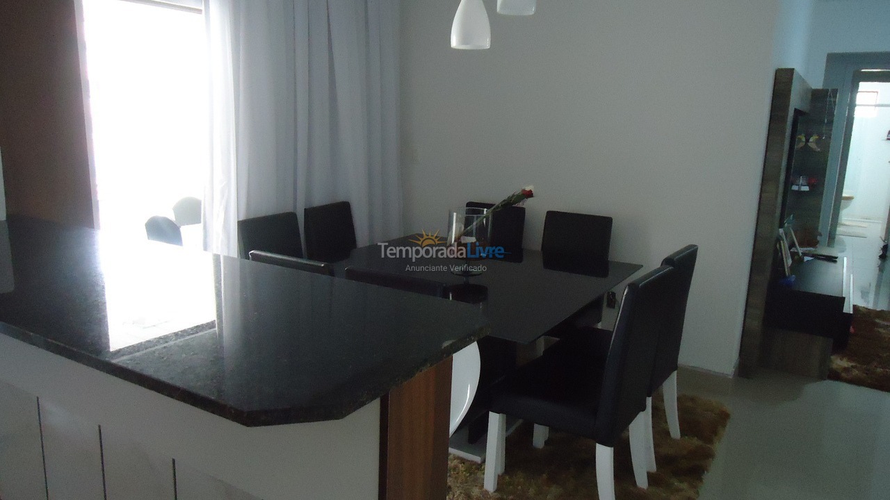 Apartamento para aluguel de temporada em Itapema (Meia Praia)