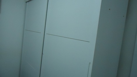 LINDO APTO DE 3 DORMITÓRIOS,SENDO UMA SUÍTE. PERTO DO SHOOPING RUSSI.