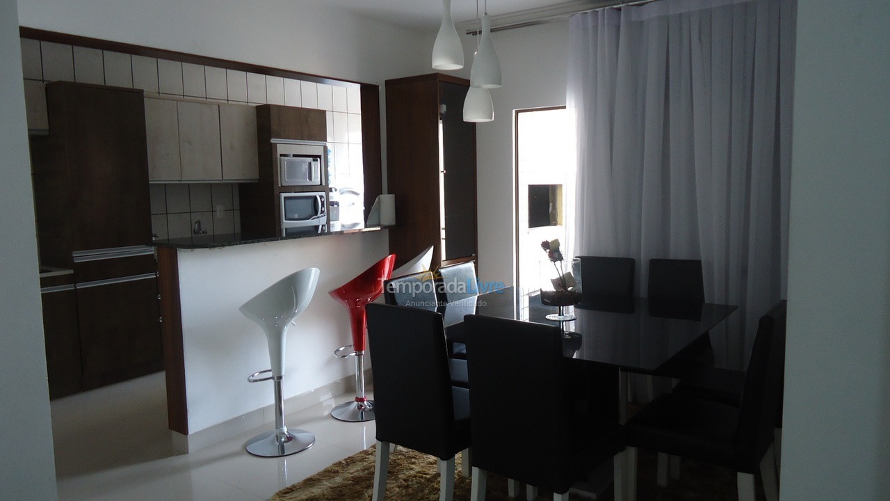 Apartamento para aluguel de temporada em Itapema (Meia Praia)
