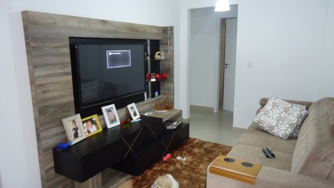 LINDO APTO DE 3 DORMITÓRIOS,SENDO UMA SUÍTE. PERTO DO SHOOPING RUSSI.