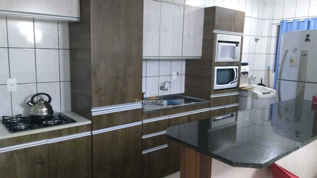 Apartamento para aluguel de temporada em Itapema (Meia Praia)