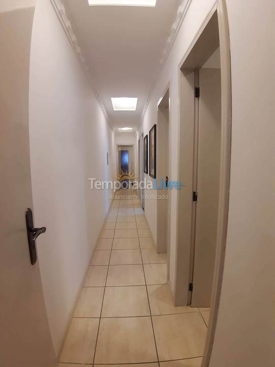 Apartamento para aluguel de temporada em Itapema (Meia Praia)