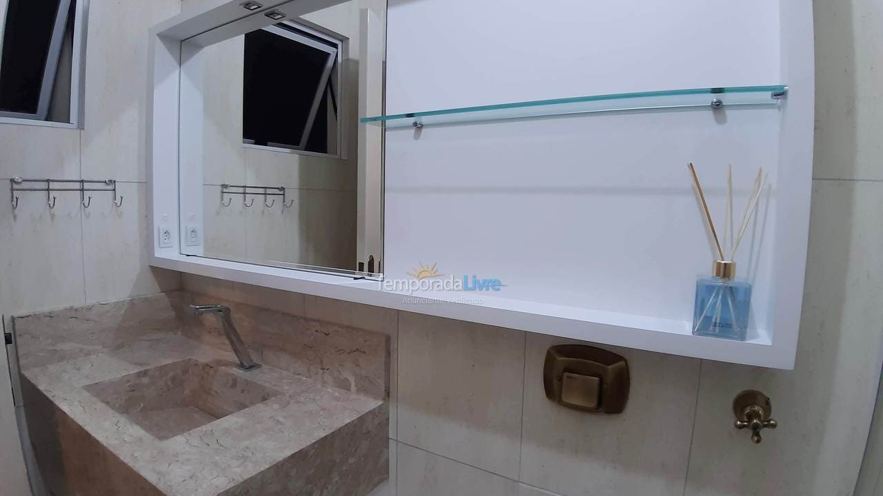 Apartamento para aluguel de temporada em Itapema (Meia Praia)