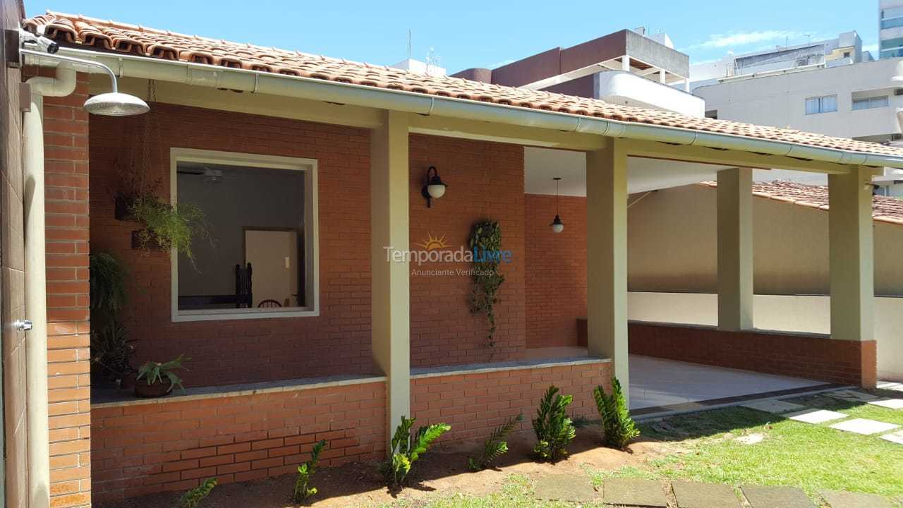 Casa para alquiler de vacaciones em Guarapari (Praia das Castanheiras)