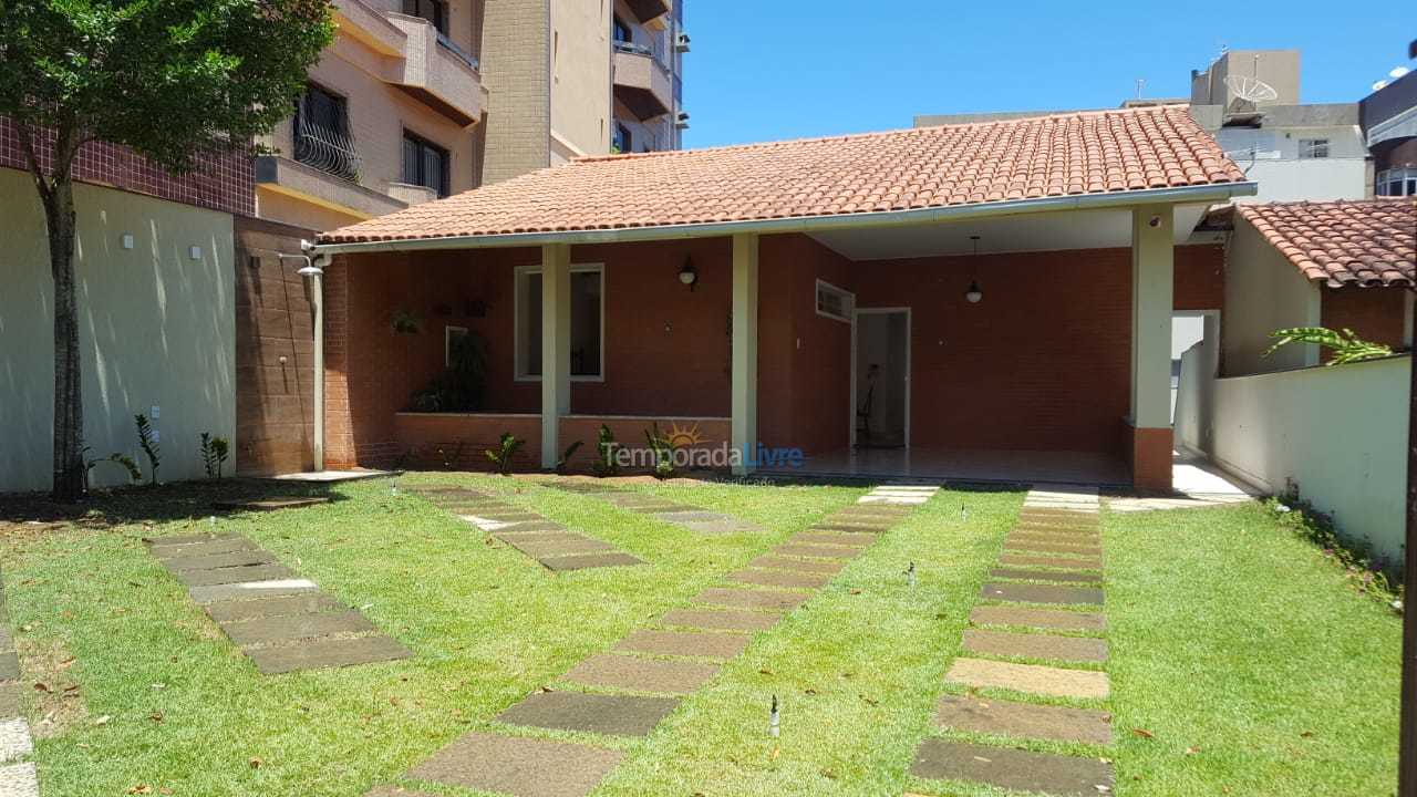 Casa para alquiler de vacaciones em Guarapari (Praia das Castanheiras)