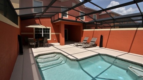 Beautiful House Located in Resort Style Condominium in Kissimmee