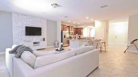 Spacious Home That Accommodates Up to 14 Guests in Orlando