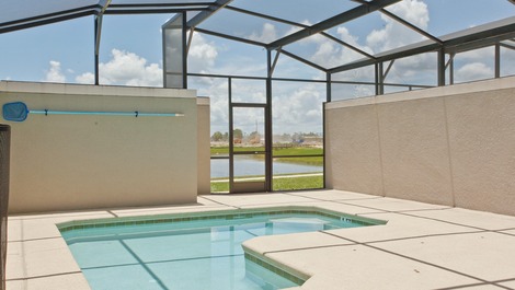 Casa em Condomínio Muito Bem Localizado em Orlando