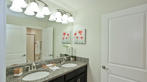 Casa em Condomínio Muito Bem Localizado em Orlando