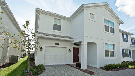 Ótima Casa em Condomínio Bem Localizado - Pertinho da Disney