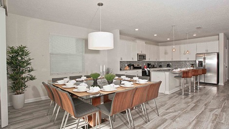 Ótima Casa em Condomínio Bem Localizado - Pertinho da Disney