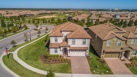 Spacious Home Sleeps Up To 22 Guests in Orlando