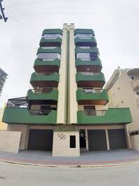 Apt 2 dormitorios Meia Praia - Itapema SC