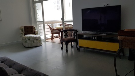 Apartment facing the beach, foot in the sand in Pitangueiras, Guaruja, São Paulo