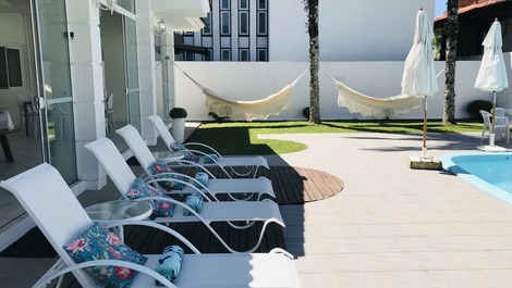 Casa 50m do mar - 17 PESSOAS - DISPONÍVEL CARNAVAL