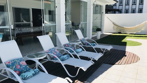 Casa 50m do mar - 17 PESSOAS - DISPONÍVEL CARNAVAL