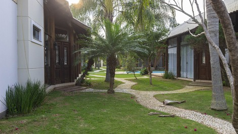 Linda Casa C/ Piscina Praia de Mariscal Cond. Fechado