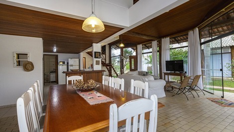 Linda Casa C/ Piscina Praia de Mariscal Cond. Fechado