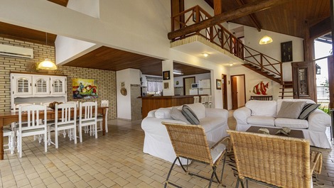 Linda Casa C/ Piscina Praia de Mariscal Cond. Fechado