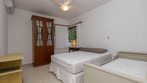 Linda Casa C/ Piscina Praia de Mariscal Cond. Fechado