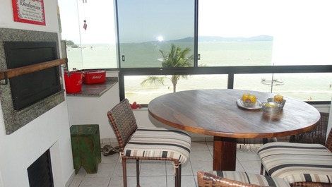 GREAT THREE BEDROOMS IN FRONT OF THE SEA