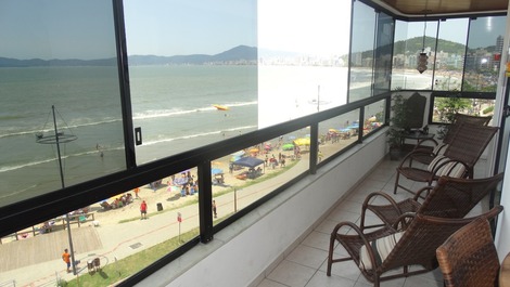 GREAT THREE BEDROOMS IN FRONT OF THE SEA