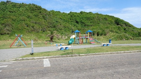 Ótima kitinete completa com vista para o mar, garagem, na Prainha