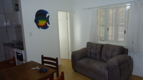 Ótima kitinete completa com vista para o mar, garagem, na Prainha