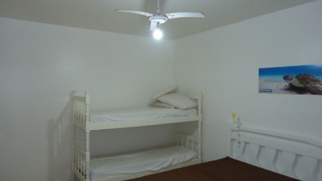 Ótima kitinete completa com vista para o mar, garagem, na Prainha