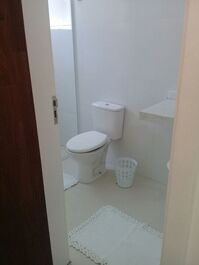 Aluga uma bela casa com piscina