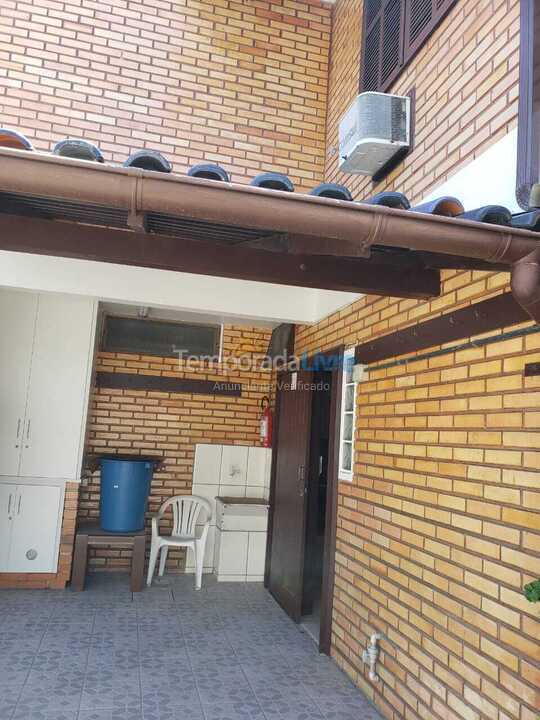 Casa para aluguel de temporada em Florianopolis (Canasvieiras)