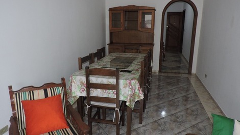 Sala de jantar com oito lugares