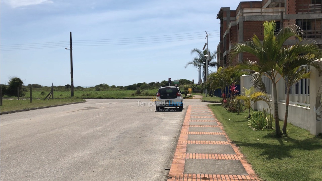 Apartamento para aluguel de temporada em Governador Celso Ramos (Praia de Palmas)