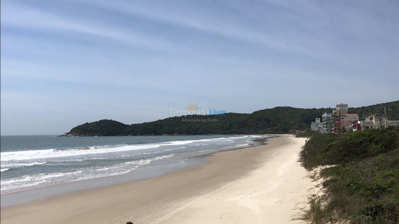 Apartamento para aluguel de temporada em Governador Celso Ramos (Praia de Palmas)